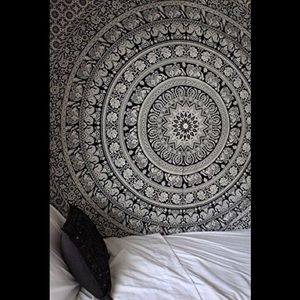 Bnw Tapestry 🖤